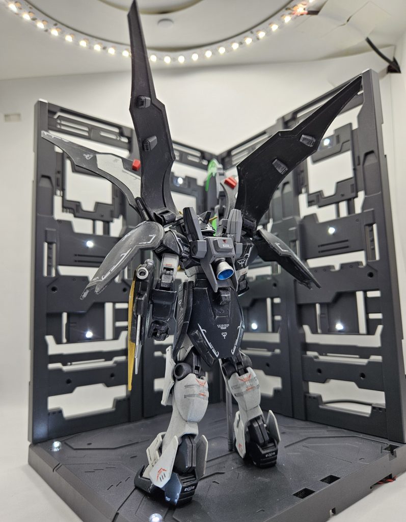 私個人の好みですがWの後継機系に関してはウイングゼロ、デスサイズヘル、アルトロンの3機はTV版の方が好きでヘビーアームズとサンドロックはEW版の方が好きですプラモ化はずっとEW版の方が優先されてきたのでHGACの発売をずっと待ってきました