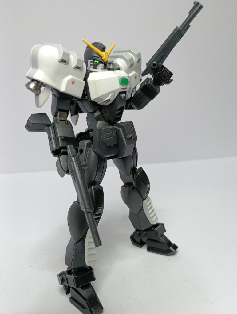 ギガンティックマグナムの銃身を長くした「ニュースーパーブラックホーク」を装備。（漫画が違いますねW）