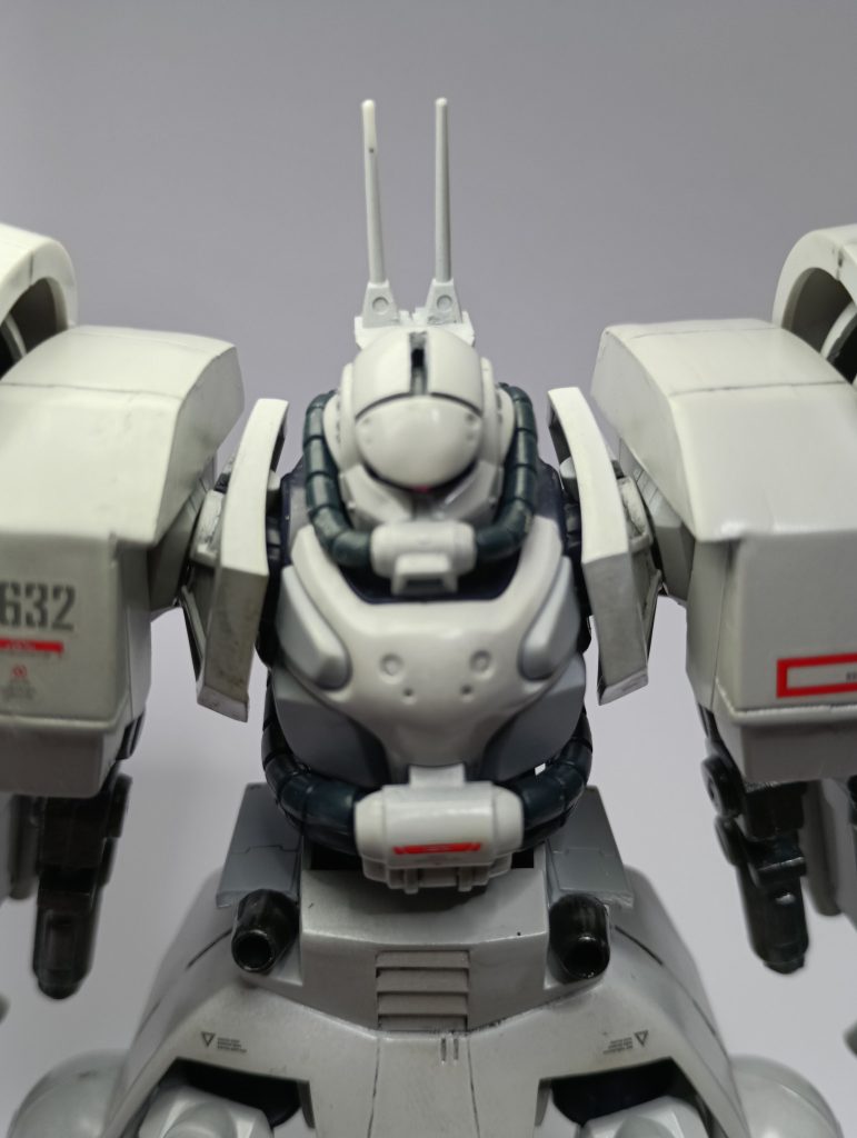 頭部。頭長のモノアイレールは２本は難しいので、1本のみですW