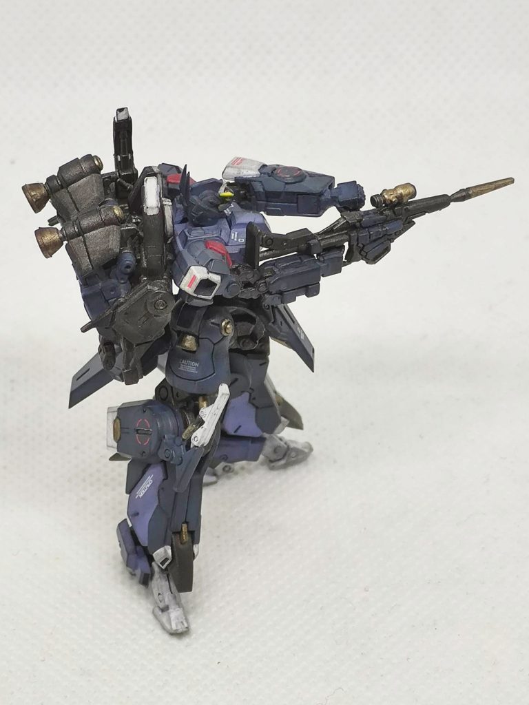 右脚で踏ん張ってるイメージです。