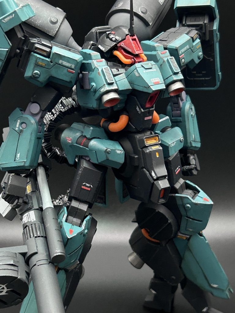 いきおいでドーベンウルフカラーにしたけど 量産型カラーも捨てがたくて迷いました また再販しないかなぁ