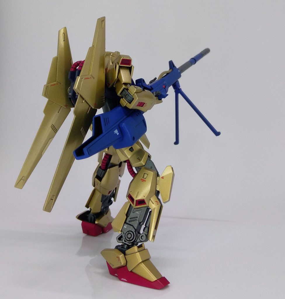 バスターランチャーを構えてポーズ。後姿はとくにヘビーメタルっぽくて好きです😊