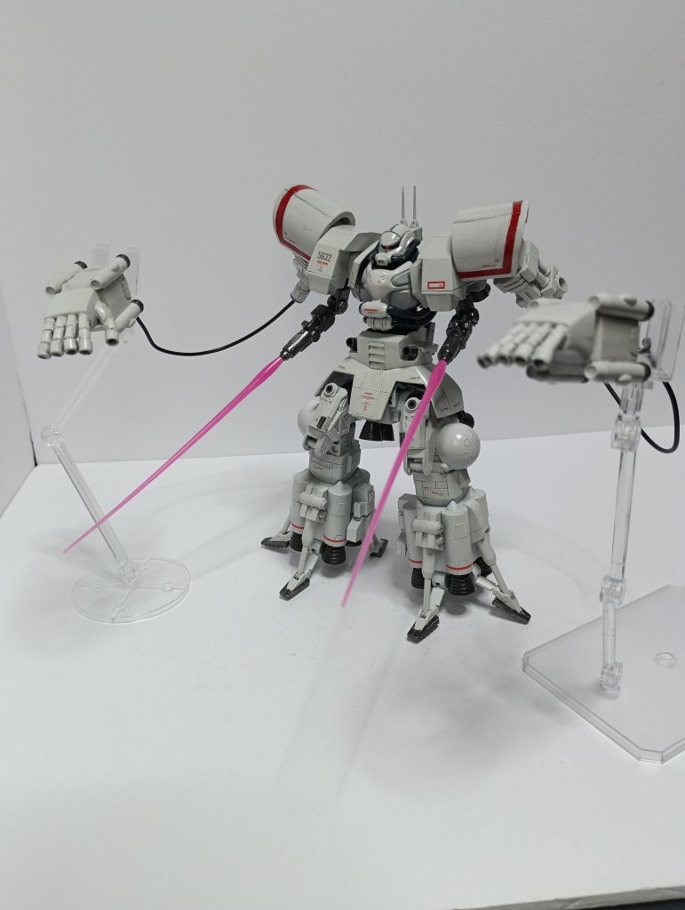 マニュピレーター？はビームサーベルユニットも兼ねているので、敵が懐に飛び込んできても対処可能です。