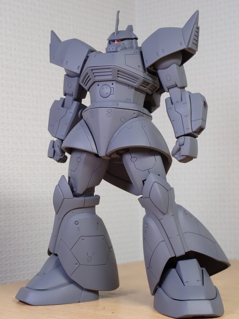 サフ後。ここまで順調で、”初心者卒業作品になるかも？”って浮かれましたが、この後の塗装・中研ぎ（デカール段差消し）・組み立て工程で失敗しまくってリタッチも10箇所以上・・”なにが初心者卒業や！”と自分に呆れました(zaku-kao4)まぁでもほんと楽しかったです。ここ数ヶ月、仕事もプライベートも辛いことが続いているため、こいつと向き合ってるときだけが癒やしの時間でした。ゲルググに、そしてここまでご覧いただいた皆様に感謝なのです(zaku-kao6)