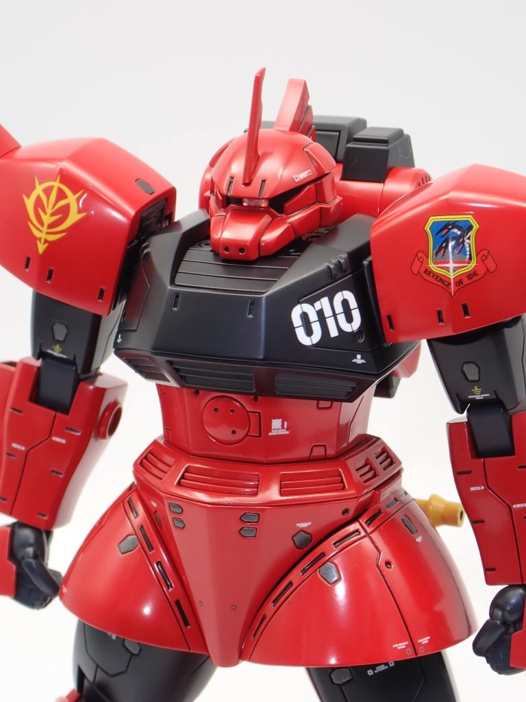 ですが、制作と同時に皆さんのがっつり改造したゲルググを見て回ったり、ジョニー・ライデンの帰還を読み始めたりして、すっかりゲルググ愛に目覚めてしまいました(　zaku-kao6)