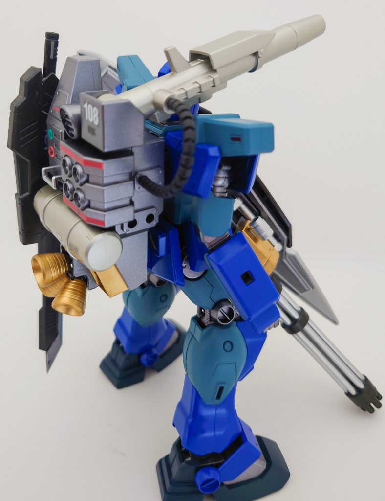 右側には、360㎜キャノン砲が搭載されております。