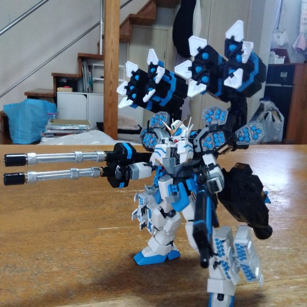 完成まであと少しデス(gundam-kao2)完成してもフルハッチオープンでは、飾れないので途中ですが開けちゃいました(gundam-kao3)記念にパシャリ(gundam-kao6)（2枚目）