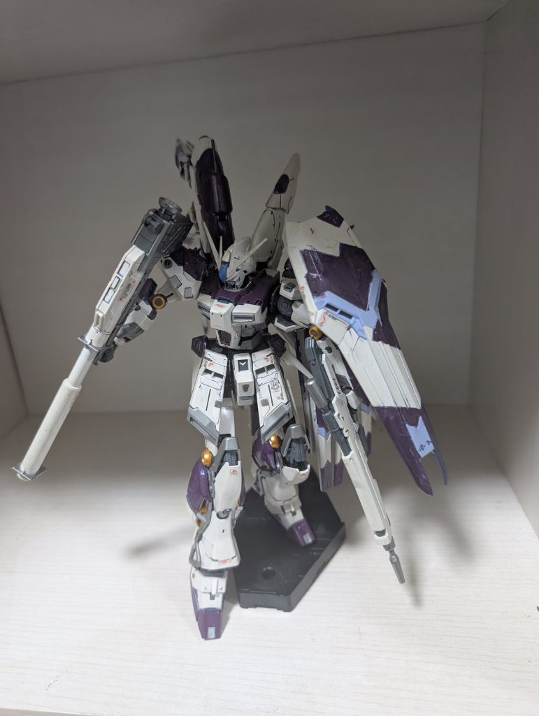 最近は破壊表現とか汚しとかばっかりやってたんでたまにはまともに作ろうかと思って今回は汚し云々はナシですRGを壊す勇気がなかっただけなのかも知れません　笑これから地球軌道に入った石ころを軌道外に押し出すバイト（時給1,085円）がありますのでこれで失礼します