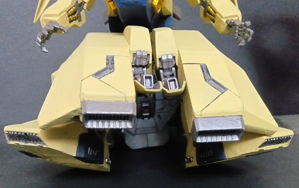 隠し腕のアーマー内部にスラスター内蔵、急制動風に可動。上腕を新設し腕が内側に回せるように。足はサイドを無くして原作の独特な形に近づけました。