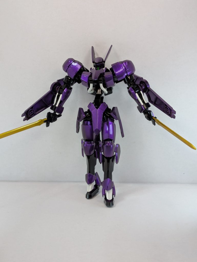 抜刀。刀身はラフゴールド、柄は水性ブラックでそれぞれ塗装しています。