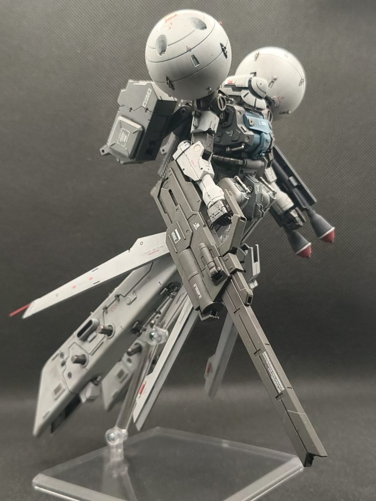 腕部は30MMのシエルノヴァのものです。袖付きのだと武器腕なので。で、持たせたのは鉄血のオプションセットから大型レールガンです。