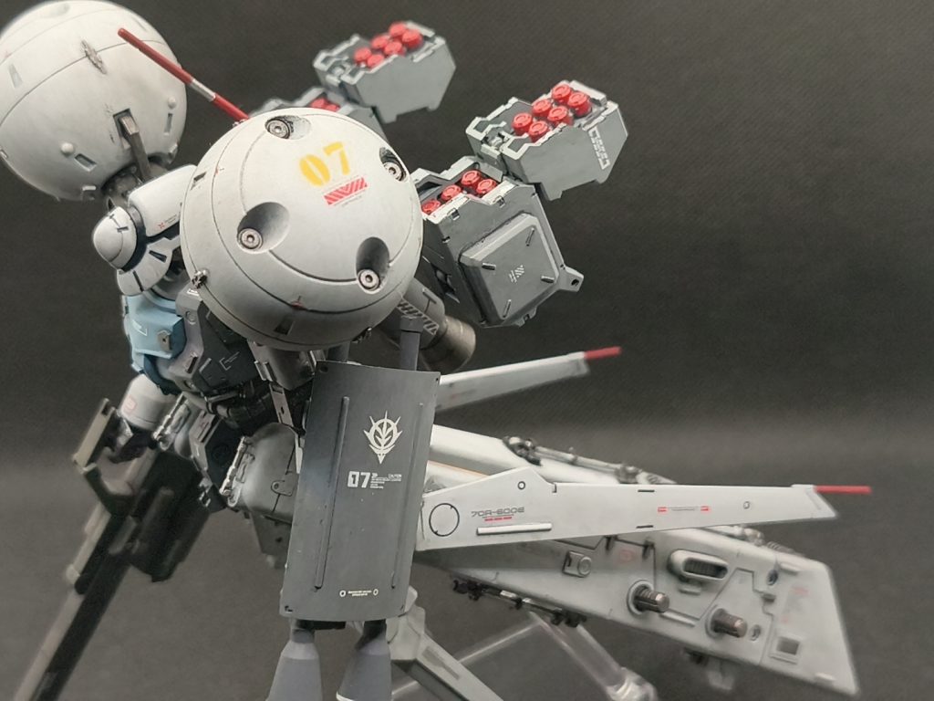 ミサイルの発射角度に気をつけてー！・・・肩がジャマで前には向けられません💦