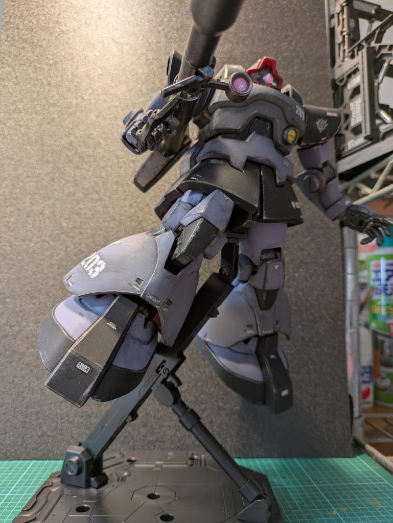 リックドムって宇宙用にしたドムなんで飛んでる感じが様になります