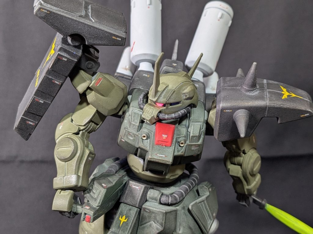 ザクIIIの特徴の腰部ビームキャノン！