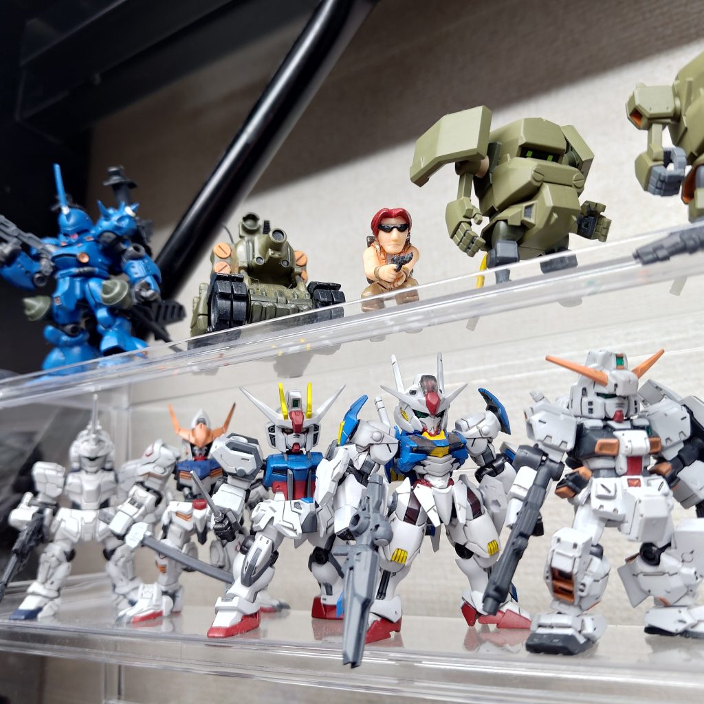 上の段にいるのは昔買ったメタルスラッグのガチャとチョイプラのなっちん。なっちんは5体くらいあります。メタスラの2体はシタデルシステムで塗ってみました。他はベースで塗ってシェイドでスミ入れ。とにかくシタデルカラーは使いやすいですね。