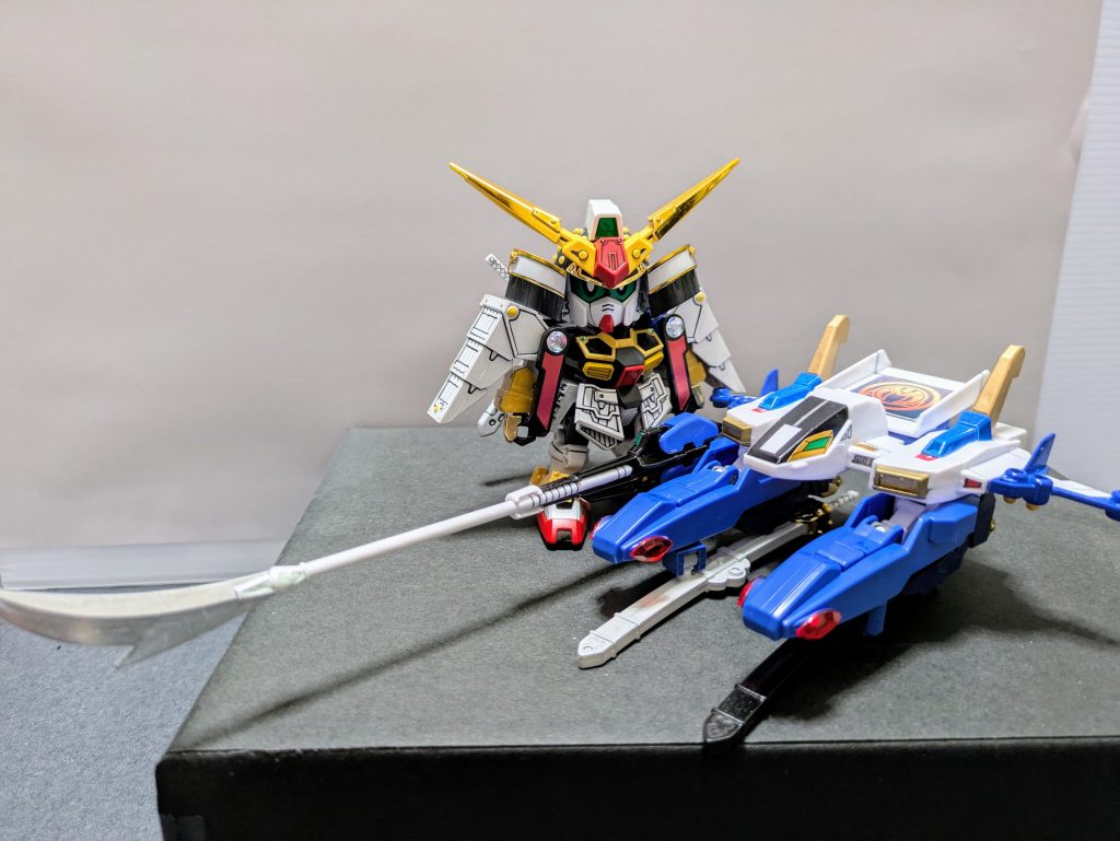 【璽威護衛機】Ｇディフェンサー。もっと鳥っぽくしたかったんてすが…元ネタキット『ＧジェネＦ　スーパーガンダム』そのまんまです。武器類を増幅、ウイングを『天翔狩人摩亜屈』のものに変えました。ポンツーン先端にはラインストーンでディテールアップ。