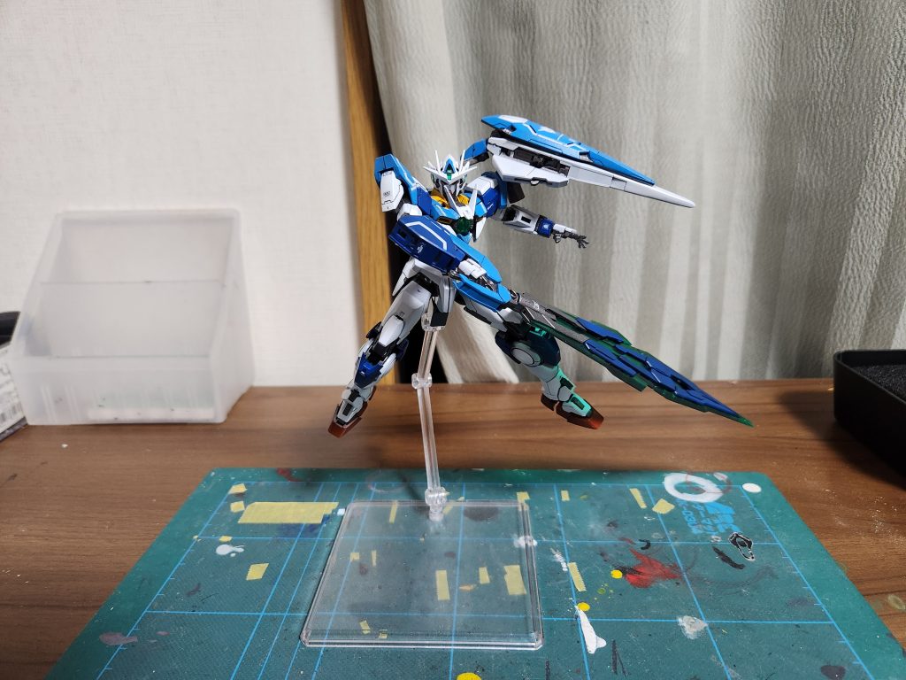 バスターソードを構えたポージングです！やはりバスターソード重たいです笑