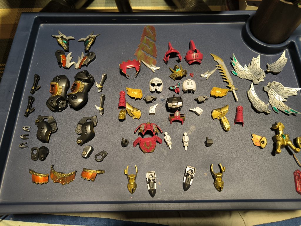 部分塗装されてたので塗料を落とす前のバラした状態の物です。なかなか部品数多くて洗うの大変でした。