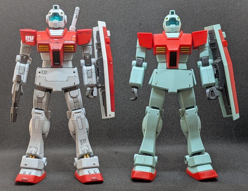 特に今回は、どこかイモっぽい旧ジムを新ジムに負けないスタイリッシュさを出すため、人生初のプロポーション改修を行いました。股関節のボールジョイントを一旦切り離し、2mm程度下に下げてランナーで再制作しています。さほど変わらないかと思いましたが、不測の事態に備えて制作中にゲットしたジャンクのジムと比較すると、それなりに効果は出ているかなあと🤔 頭部はキットのままだと顎が引けないため、ここも改修しました。胸部パーツ内部を底上げし、接続軸を後ハメ加工して、首が可動できるようにします。ただ、可動こそできるようにはなりましたが、そのために思わぬ誤算が😨  