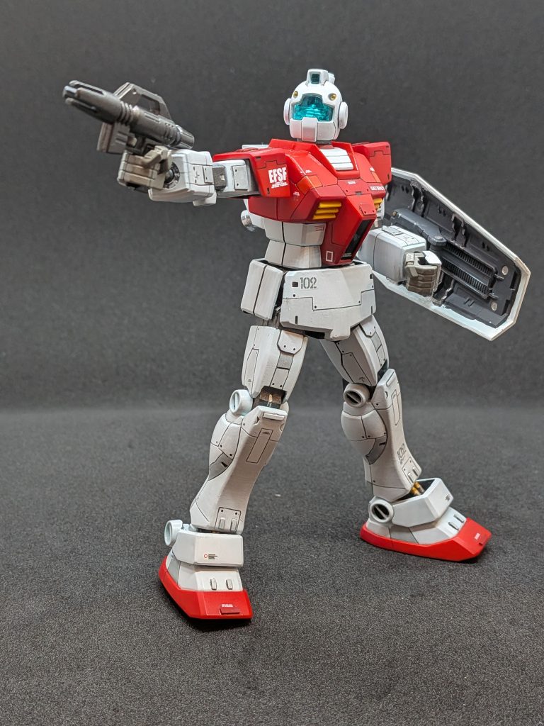 今回も、情けないほどに手が遅いですが楽しく制作することができました😊あとは新ジムを目下、制作中ですのでいずれ今回の旧ジムと並べて投稿したいと思います（いつになることやら😅）。 今回も長々とした駄文、本当に失礼しました🙇めっきり秋も深まり、急に寒くなった感がありますが、みなさんどうか体調には気を付けながら、秋の夜長のガンプラ制作、楽しみましょう👍️