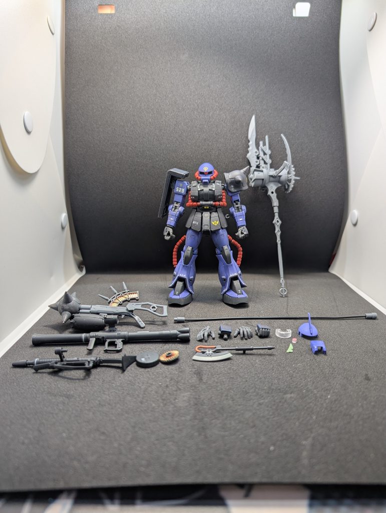 今回から撮影ブースを導入しました!(以前までの写真は作業机丸出しでお見苦しかったので(gundam-kao5))今回の蛇足は、30MMシリーズからカスタマイズウェポンズ(ファンタジー武装)を装備に足しました😆マレットには合うと思うんだけどなぁ…みずかトモカサ様やトルメキア公国軍様のように、武器(エモノ)をビルドする技術が欲しいのですが、無いものは仕方ないので出来合いの物をチョイスします😅夏の30MMで鍛えたのはアイデア勝負です