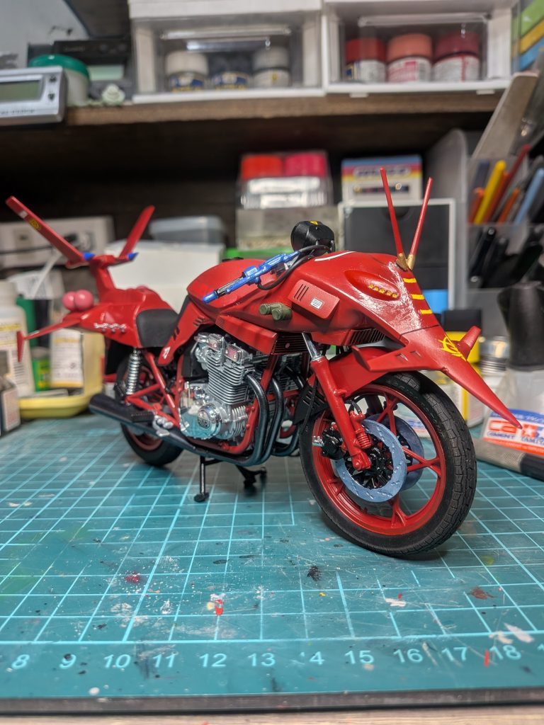 本体丸々KATANAを使ってるのでガンプラ率は低いですが、グワジンのインパクトが強く、いい具合にカバーしてくれた気がします。