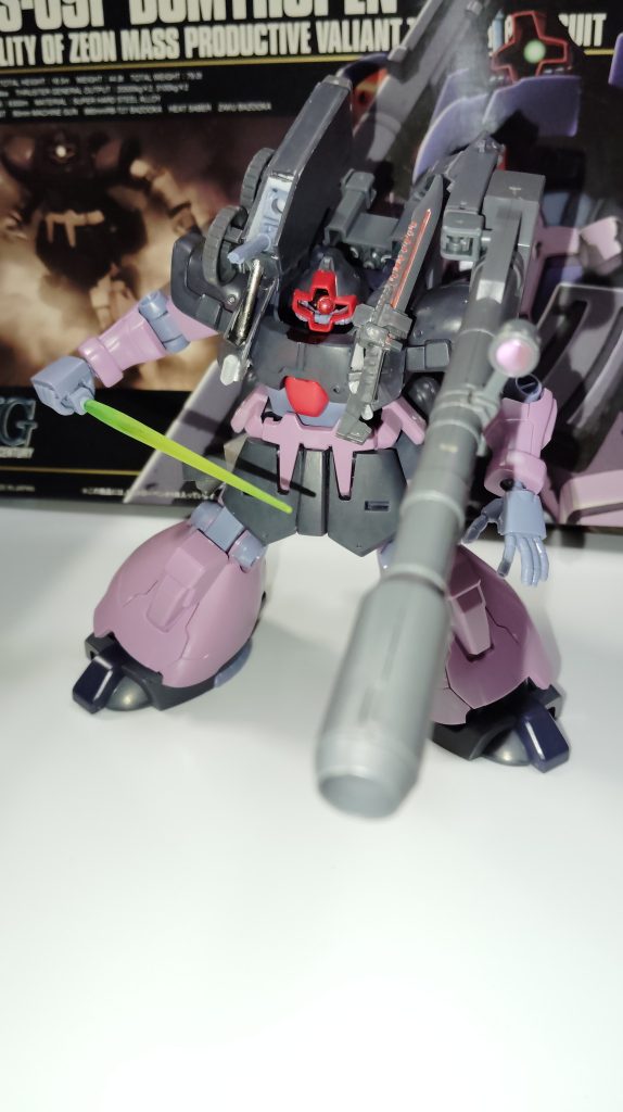 サブアームに繋がったジャイアントバズ、本来さっきのバカデカソードのマウントラックだったものに入ってるビームサーベル、