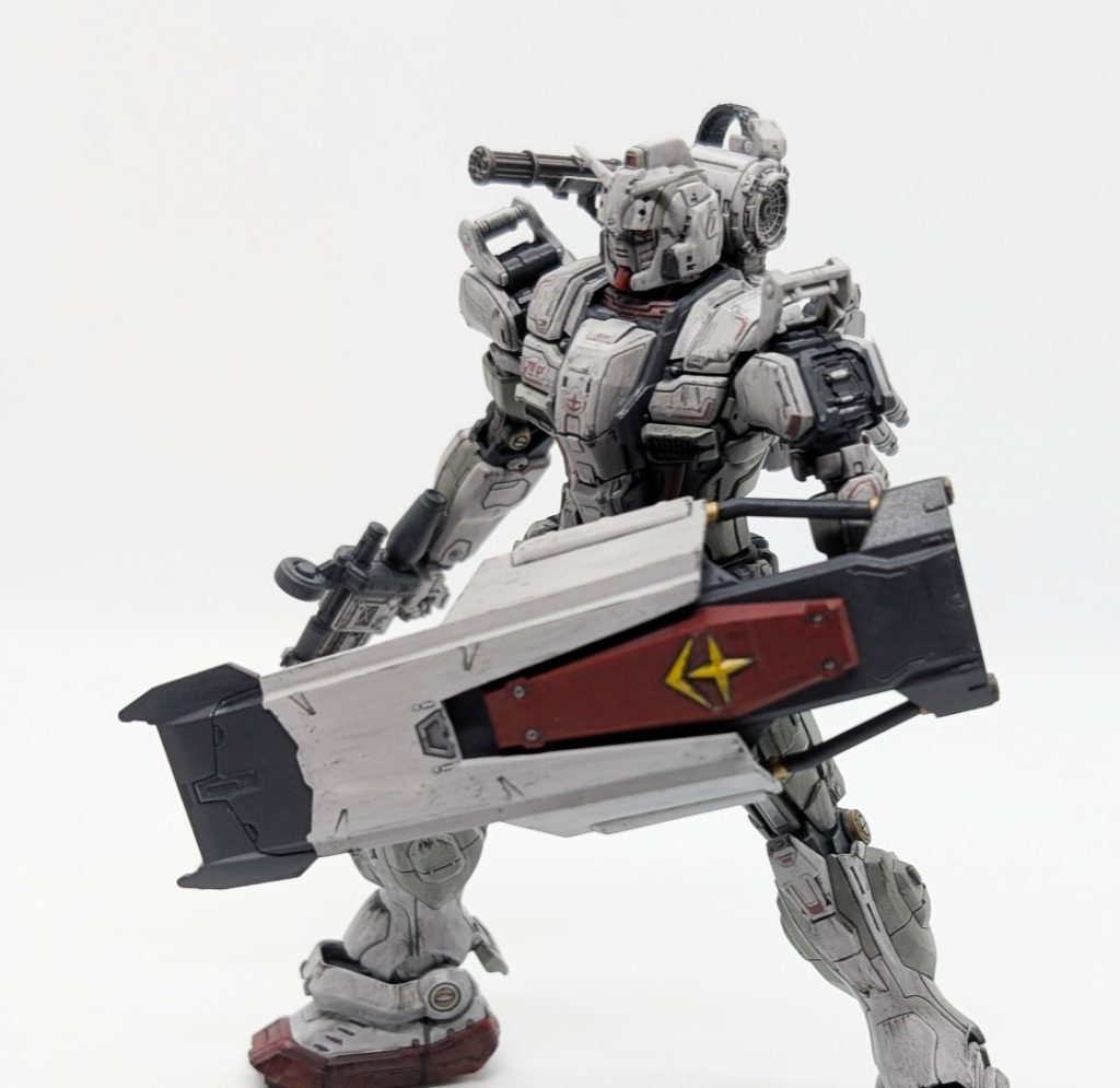 ショルダーガトリングで牽制攻撃！正直、MS戦ではそんなに威力無さそうですが、鍔迫り合いでの牽制ではかなり威力を発揮していましたね。バルカンと違い、独自に可動するのでかなり実戦向きな感じがしました