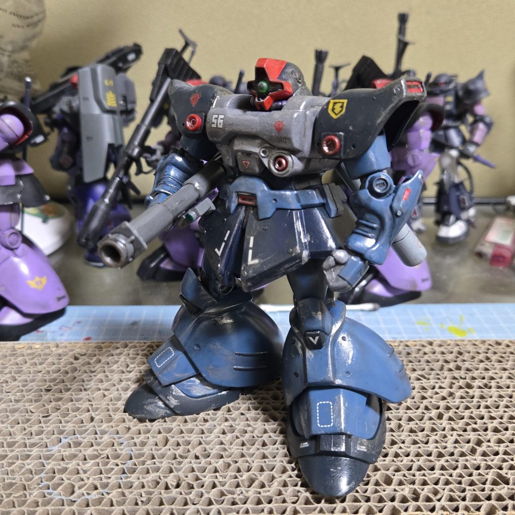 旧キットのリック·ドムIIです。可動域は期待出来ませんが箱絵とスタイルが秀逸です(笑)