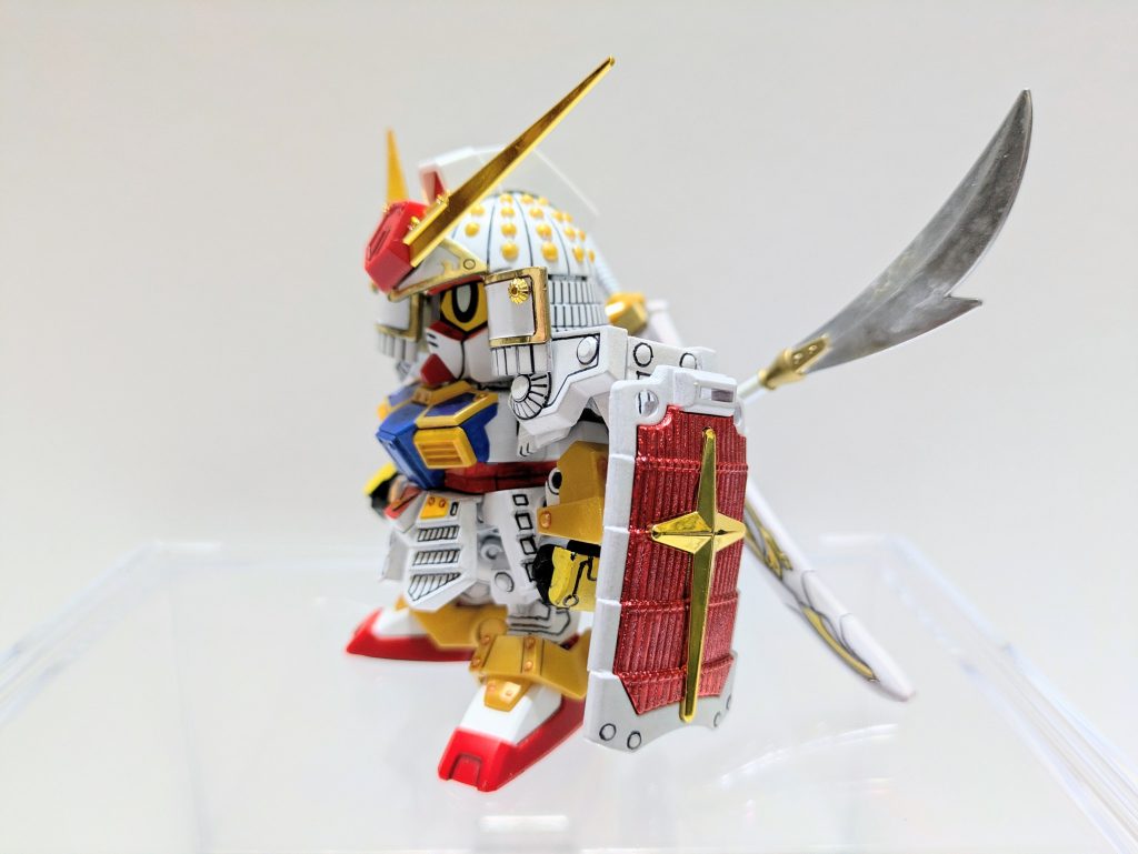 盾は『ファーストガンダム大将軍』の十字光の鎧を流用。乱光鋼のパーツを赤マッキーで着色。いい感じになってくれました。薙刀の刃はガンダムマーカーのメッキシルバーで塗ったのでギラギラです。