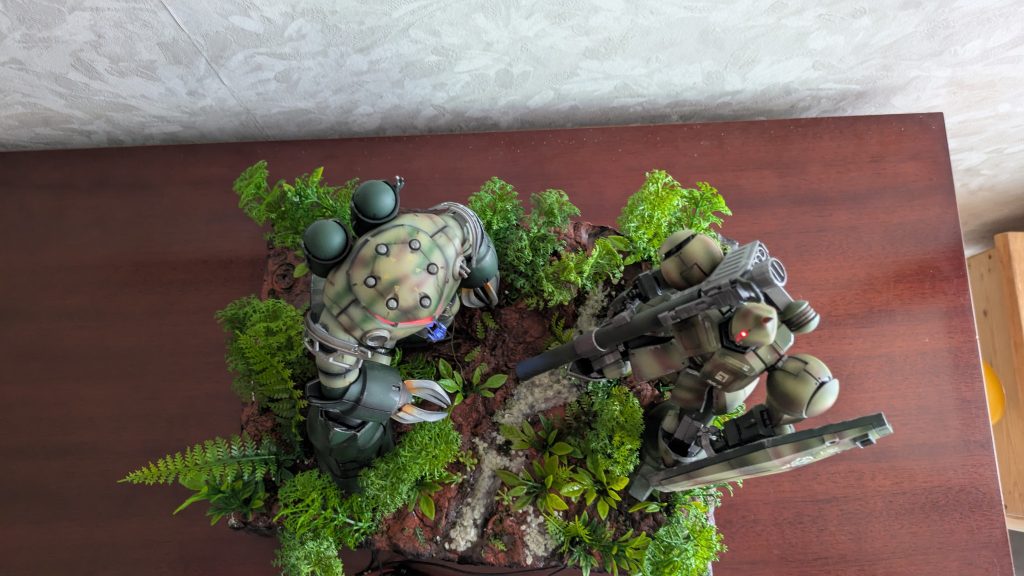 上から なかなかいい色と構図ですよね-と自賛モノアイはLED入れてます。