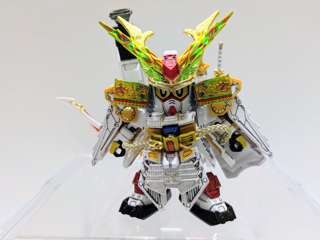 強化鎧のベースは『78代目武者頑駄無』。LGBB武者と互換性がないのでほとんどの鎧が磁石での着装となっています。白鋼の鎧は『ファーストガンダム大将軍』の乱光鋼を移植。78代目の足に『烈火武者頑駄無』の厚底を履かせることで上体に釣り合うサイズに仕上がりました。