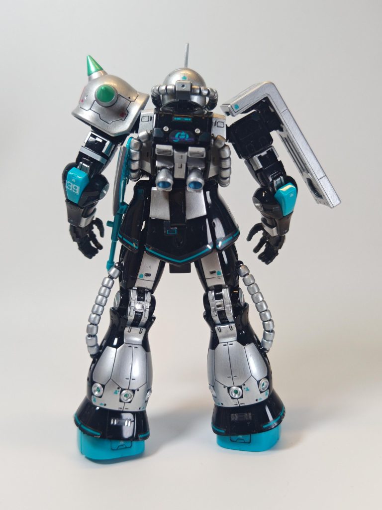 筆塗りは2回目でしたが、やはり難しい…。最初は上手く塗れてるかなと思ってましたが、最終的には筆の跡が残ってしまい、あまり綺麗にできませんでした。