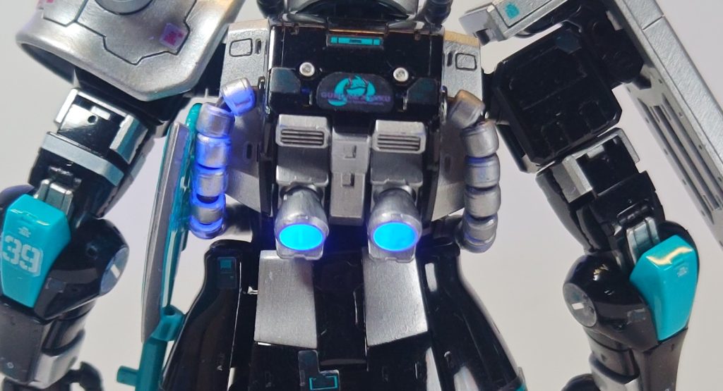 最後に光らせたバーニアを添えて。 積みプラがヤバいので、しばらくパチ組に専念して崩していこうと思います。