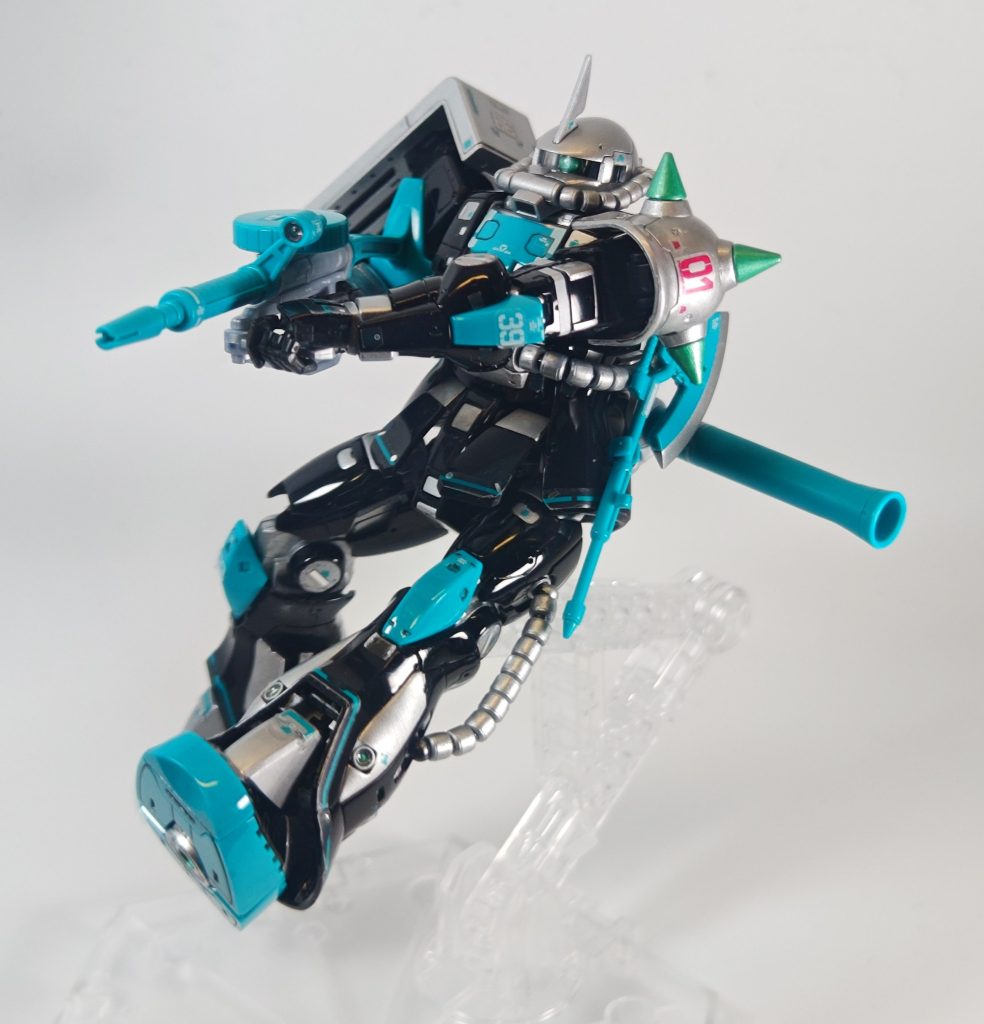 シルバー以外のパーツは、ゲート・ヒケ処理をしながら10000番まで磨いてピカピカにしています。