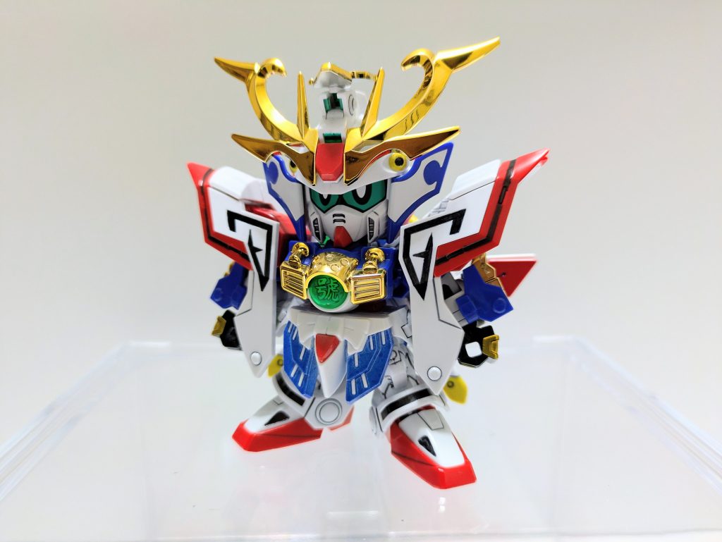 ベースキットがLGBB號斗丸だけにその鎧も装着できます。シャイニングガンダムからゴッドガンダムへ。原作では機体乗り換えですが、ここでは射異刄自身が進化できるようにしました。『LGBB號斗丸〜最終決戦ver.〜』があるので角や胸飾り、爆熱甲も金メッキパーツを取り入れて豪華な仕上がりに。キットの完成度が高いので改造はほぼ無し。モチーフの色彩を反映して腰鎧の一部を青く塗装、爆熱心眼翼の真ん中の羽根を赤く塗装しました。