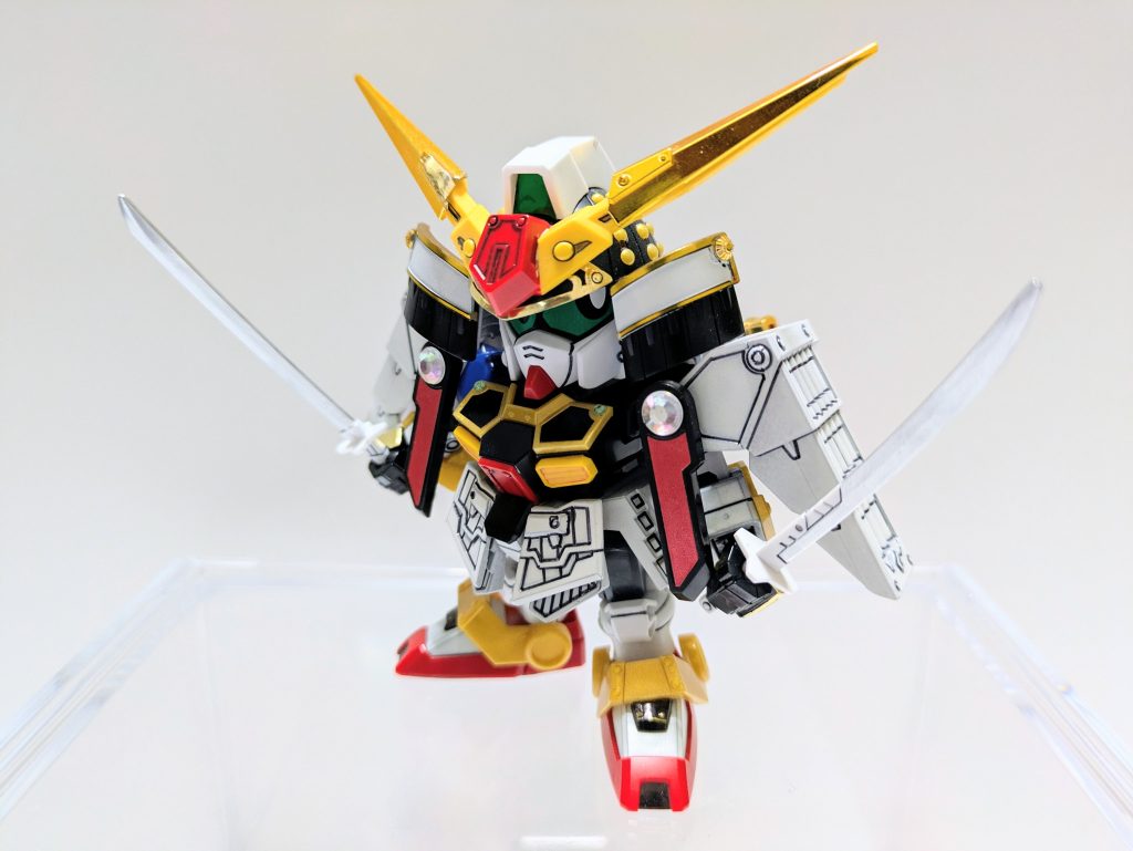 ベースキットは『LGBB武者頑駄無』。とは言え、そのまんま改造だと第１作の白帝と似たり寄ったりになってしまうので鎧は『烈火武者頑駄無』から移植、腿から脛の脚部は『張飛ゴッドガンダム』のものを利用して白帝との区別化を図りました。色味もバランスもイイ感じになってくれましたが、ただひとつ…脚の可動が硬くなってしまった事が減点。肩口と胸には100均のラインストーンをあしらいました。