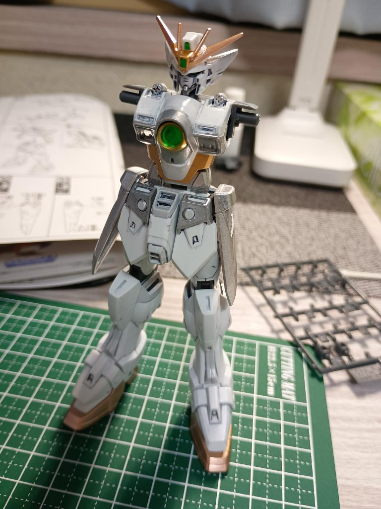 寸胴気味だったので腹部を2mmプラ版延長しました。