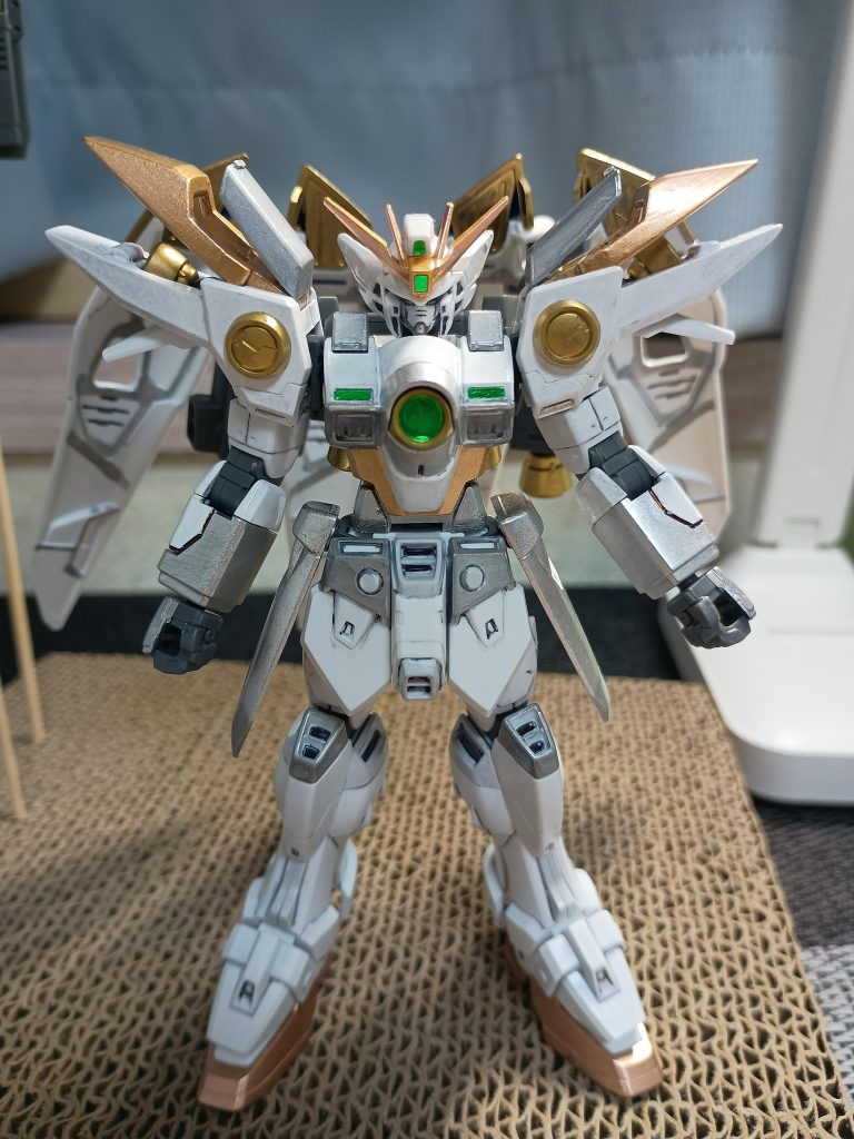 フルオープンにすると観音様みたいですね、御利益ありそう。