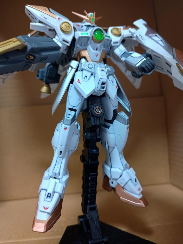 少し前のキットですが、造形も良くポーズが決まりますねー。