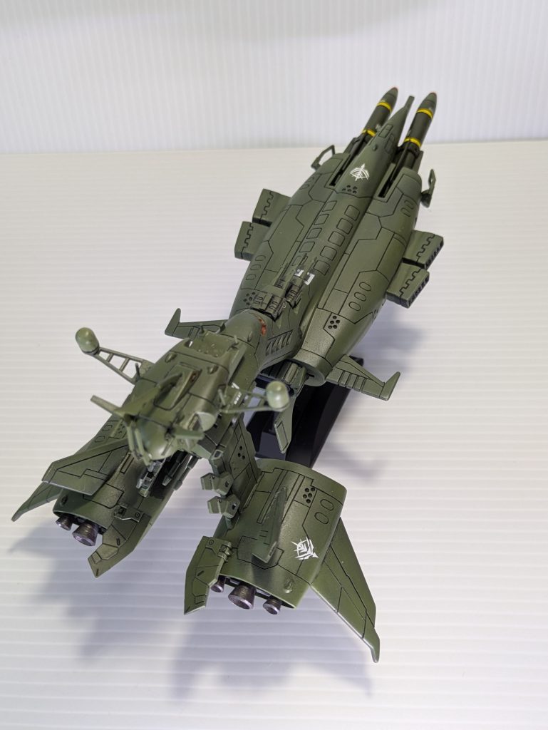 艦首のコムサイを廃し大型ミサイルを装備させました。