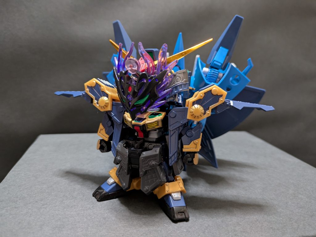 闇の〝超〟武者頑駄無／叛舞羅飛〜寄生【仮面の羅将(マスクコマンダー)】そんなこんなで思い切って懐かしのマスクコマンダーに変貌していただきました。元祖ＳＤで持ってたな…。ＳＤＸでは買えてないので、オリジナルではありますが再現できて満足しています。マスクコマンダーといえば…という事でＧディフェンサーの代わりにハンブラビそのものと合体させる事に。本心はハンブラビも武者化したかったのですが、諸事情により断念。『HGUC　ハンブラビ』素組みそのまんまです。いつか改めて挑戦します！