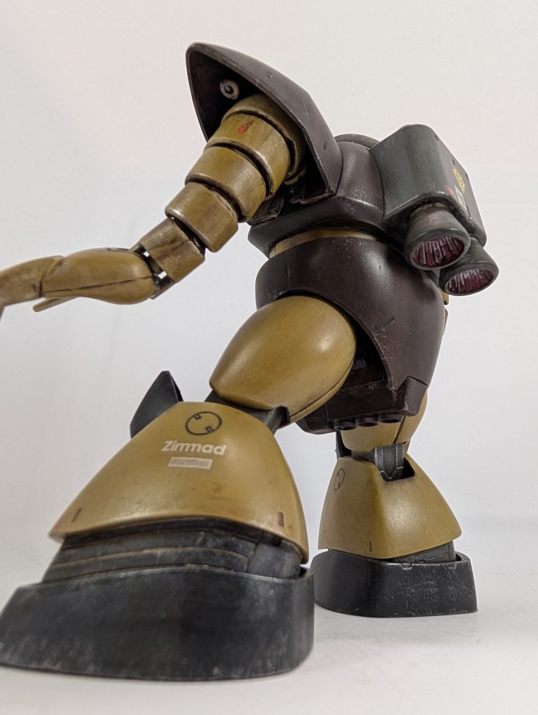 なんとなくマルチホワイトのウェザリングカラーも使ってみました。効果のほどはわかりませんでした(zaku-kao4)