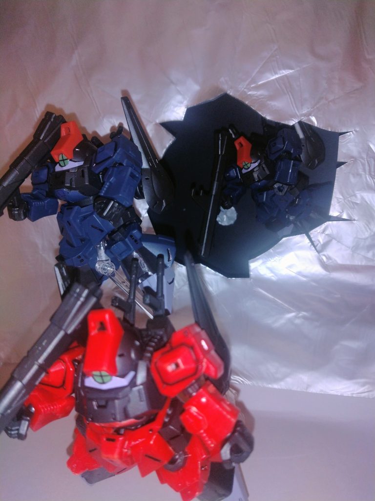 「ロベルト、アポリー　ガンダムマークⅡを捕獲するぞ。」