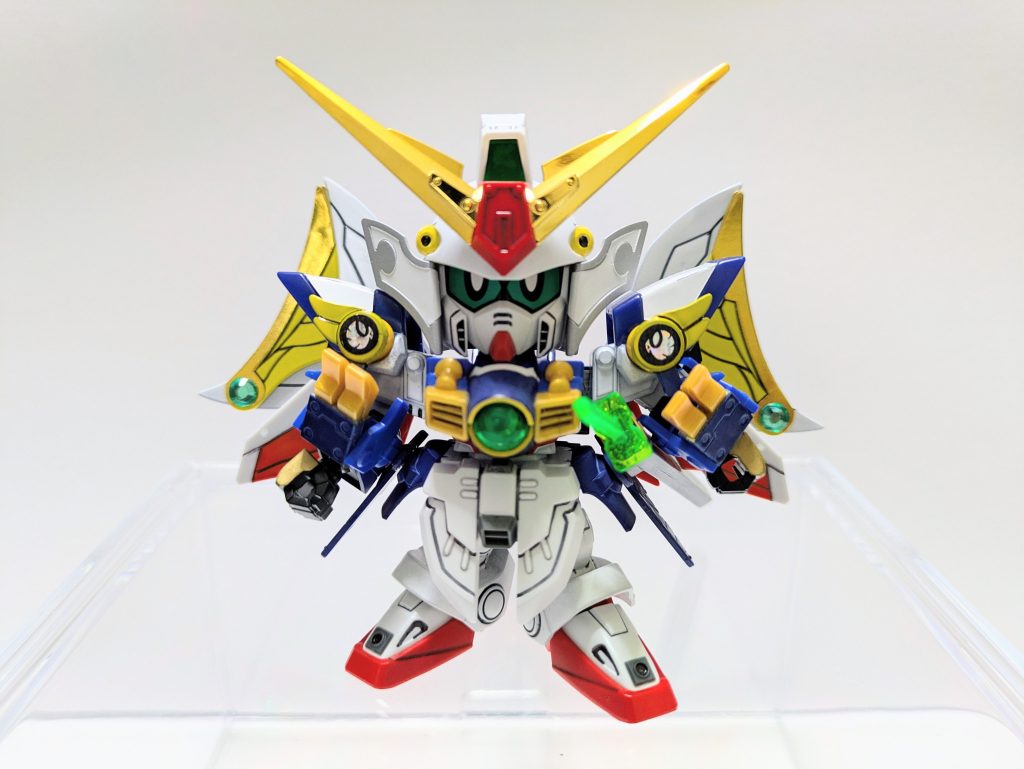 ベースキットは『LGBB 武者號斗丸』。鎧兜のトサカ部分を削ぎ落とし、『78代目武者頑駄無』のトサカに差し替えました。兜飾りはやはり金メッキにしたいので『LGBB武者頑駄無』の兜飾りに余剰パーツでモチーフのアンテナの輪郭に近づくよう成形しました。吹返しは形が似ていたので縁取りをシルバーに塗装。ここだけ號斗丸味が残っちゃったかな…。