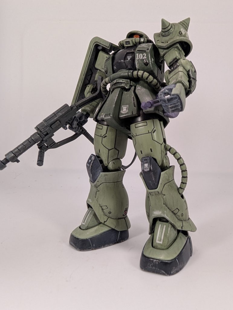 塗り始める前は全体的にもっと深い緑にしようと思ってたんですが結局いつもの量産機カラーです(zaku-kao5)量産型ザクのカラーがいっぱい余ってるもんで…(笑)