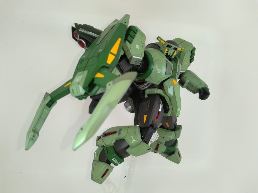 クローもよく稼働します。肩ともあまり干渉しないよう設計されてます。