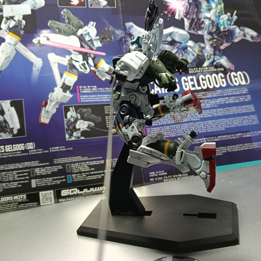 反り返る表情も決まるぅ~