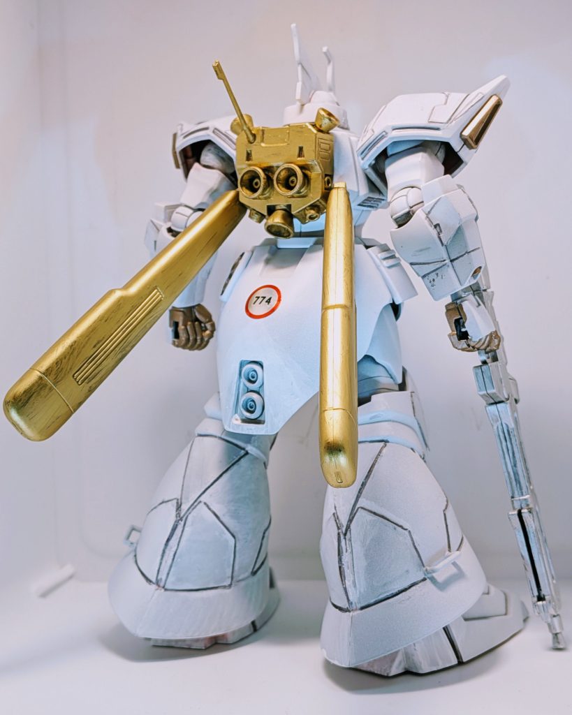 リアビュー白との対比色を何色にするか悩みましたが、結局ゴールドにしました