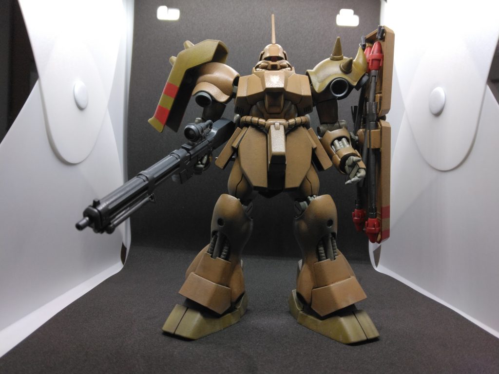 ビームマシンガンを携行するこの機体は、「ホスタイル・コントロール(HC)」社の行動部隊、「ドロセル」チームの一番機である。